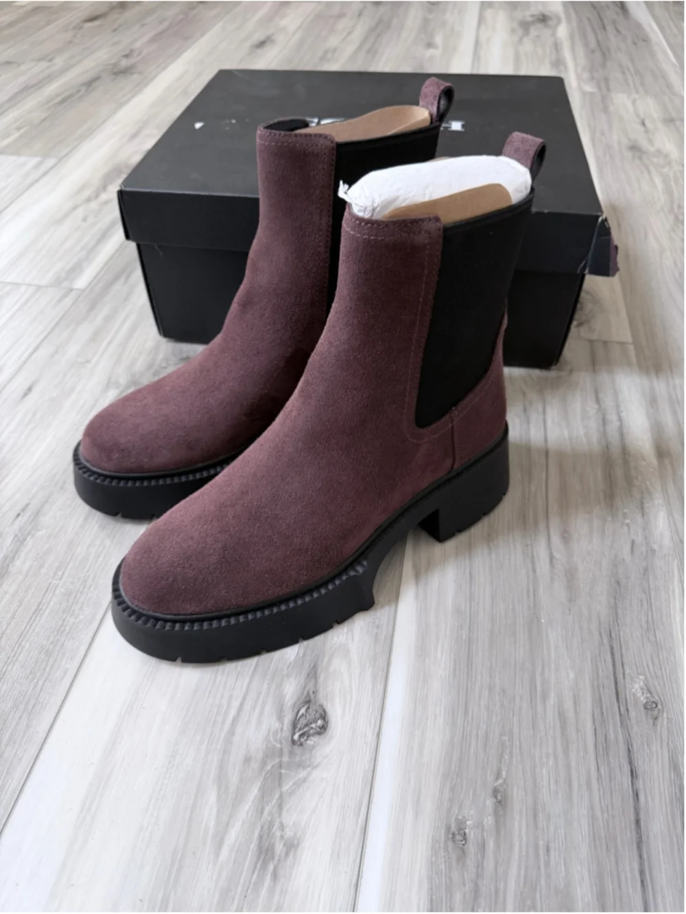Coach Leah Platform Chelsea Boots Maple Suede Womens 9 Lug Sole CCH89 Box